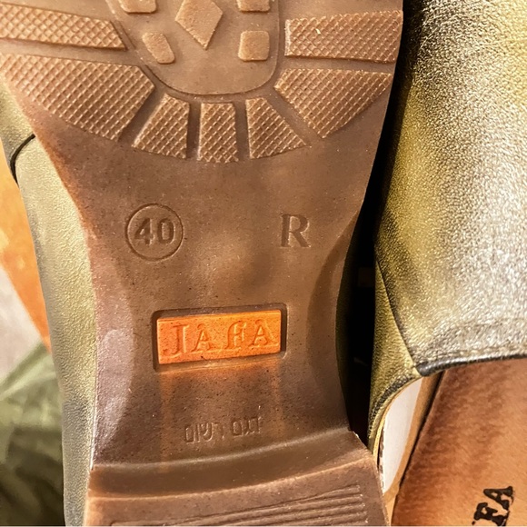 Jafa olive leather oxfords size 40 (fits size 8.5 or 9)
Brand new in box - Picture 5 of 8